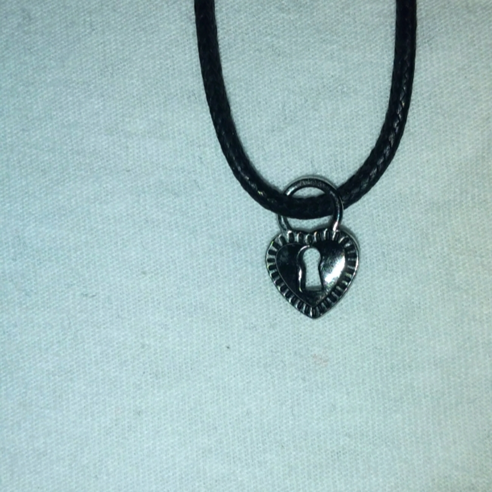 Pretty silver heart key hole necklace.